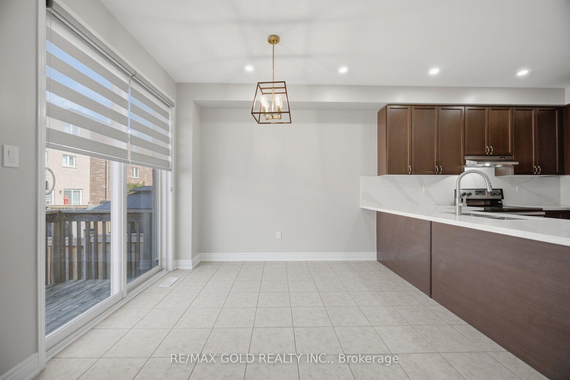 Photo 21 of 55 Loftsmoor Drive, Brampton, Sandringham-Wellington — HOMEH
