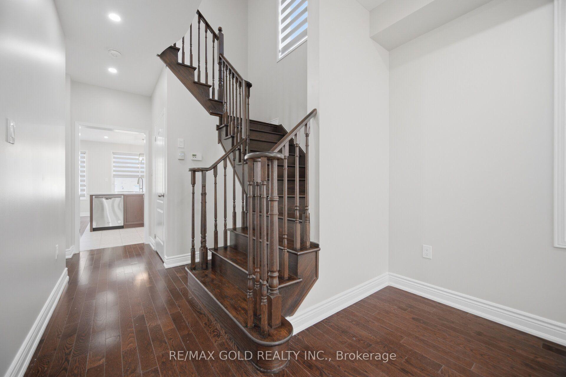 Photo 25 of 55 Loftsmoor Drive, Brampton, Sandringham-Wellington — HOMEH