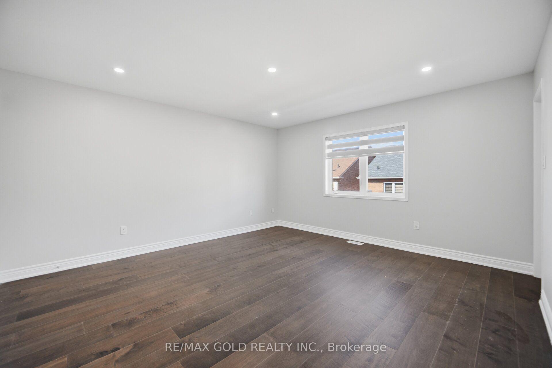 Photo 29 of 55 Loftsmoor Drive, Brampton, Sandringham-Wellington — HOMEH