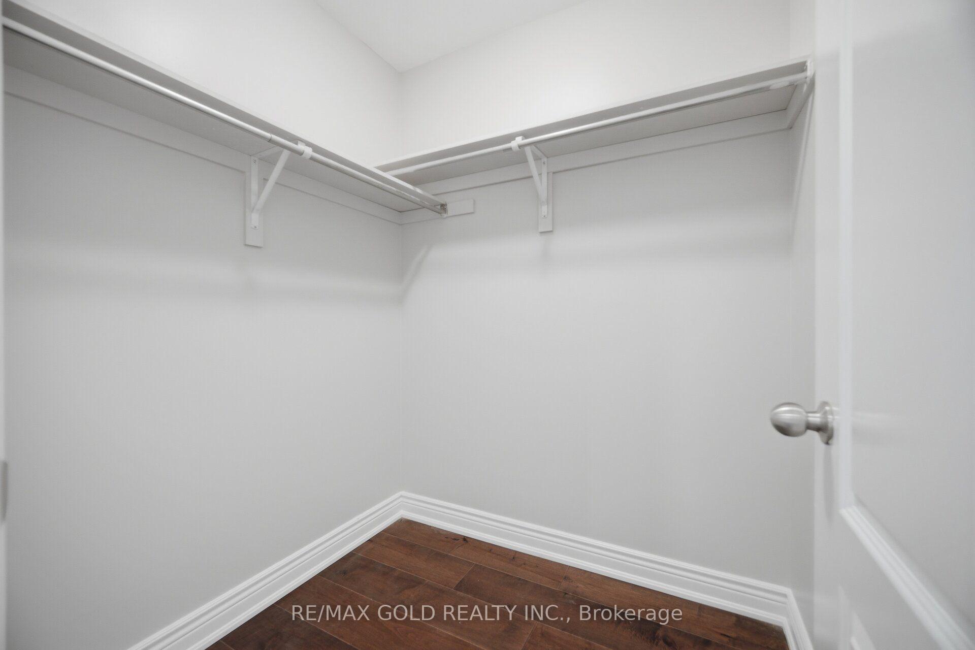 Photo 33 of 55 Loftsmoor Drive, Brampton, Sandringham-Wellington — HOMEH