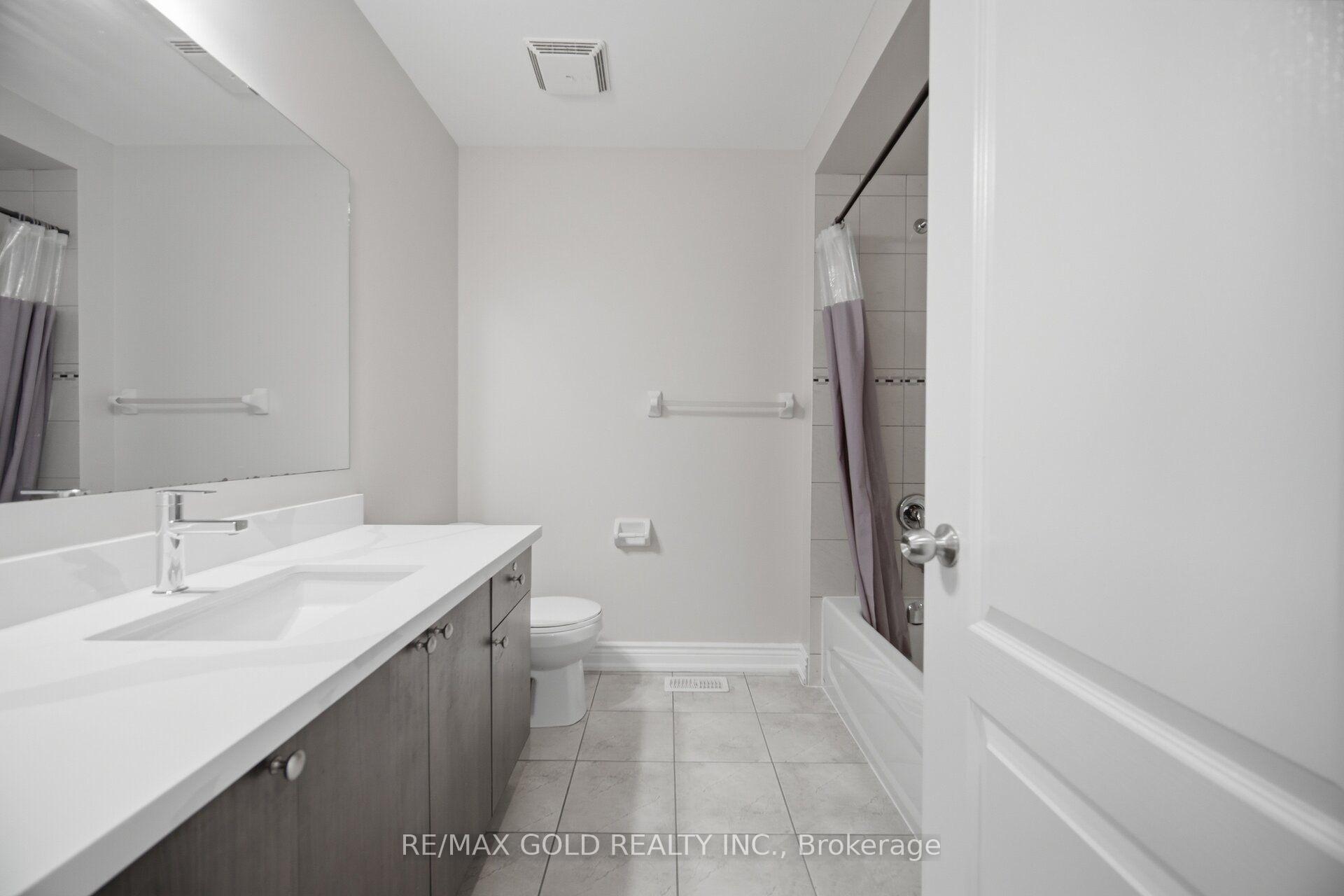Photo 38 of 55 Loftsmoor Drive, Brampton, Sandringham-Wellington — HOMEH
