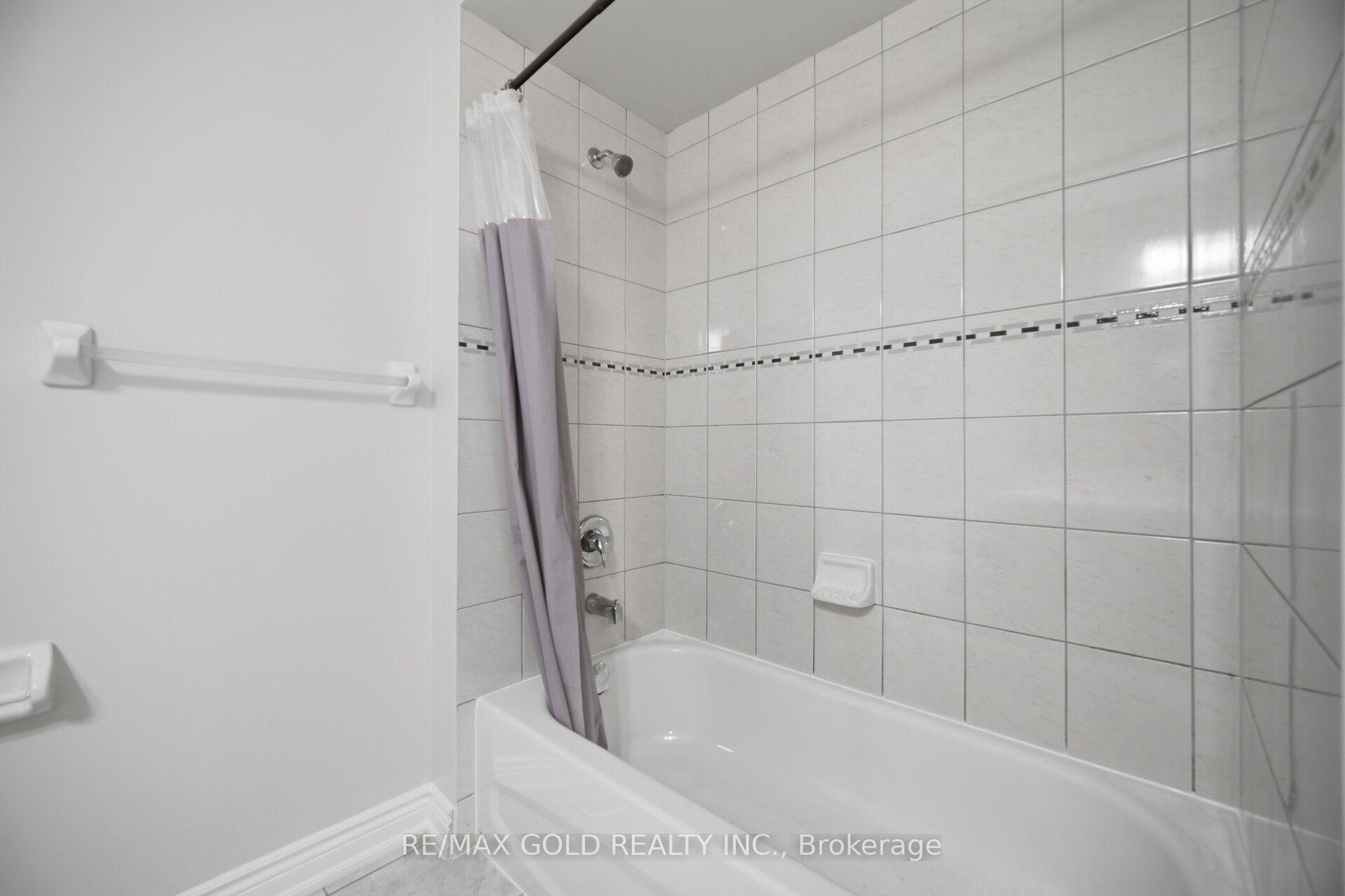 Photo 39 of 55 Loftsmoor Drive, Brampton, Sandringham-Wellington — HOMEH