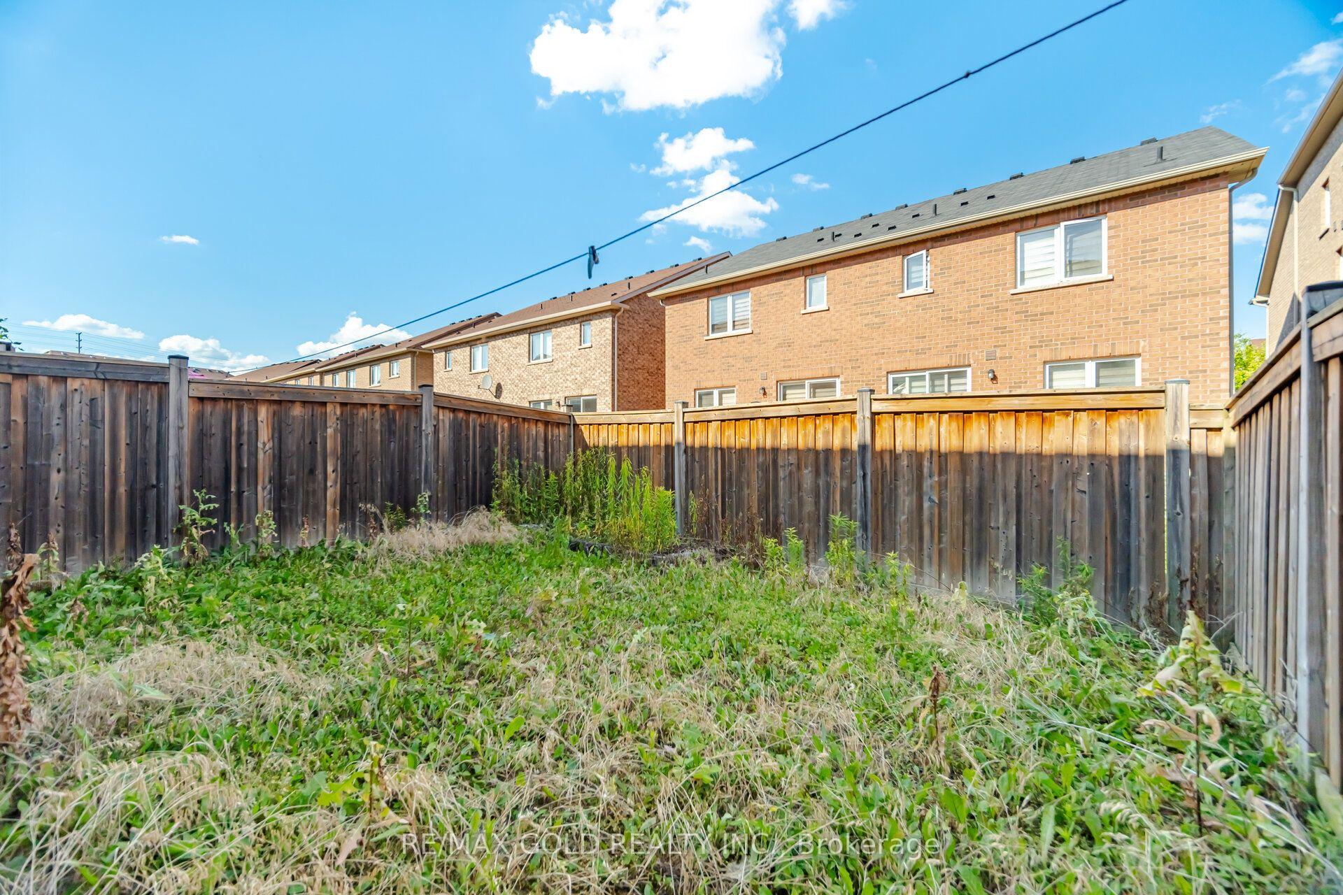 Photo 42 of 55 Loftsmoor Drive, Brampton, Sandringham-Wellington — HOMEH