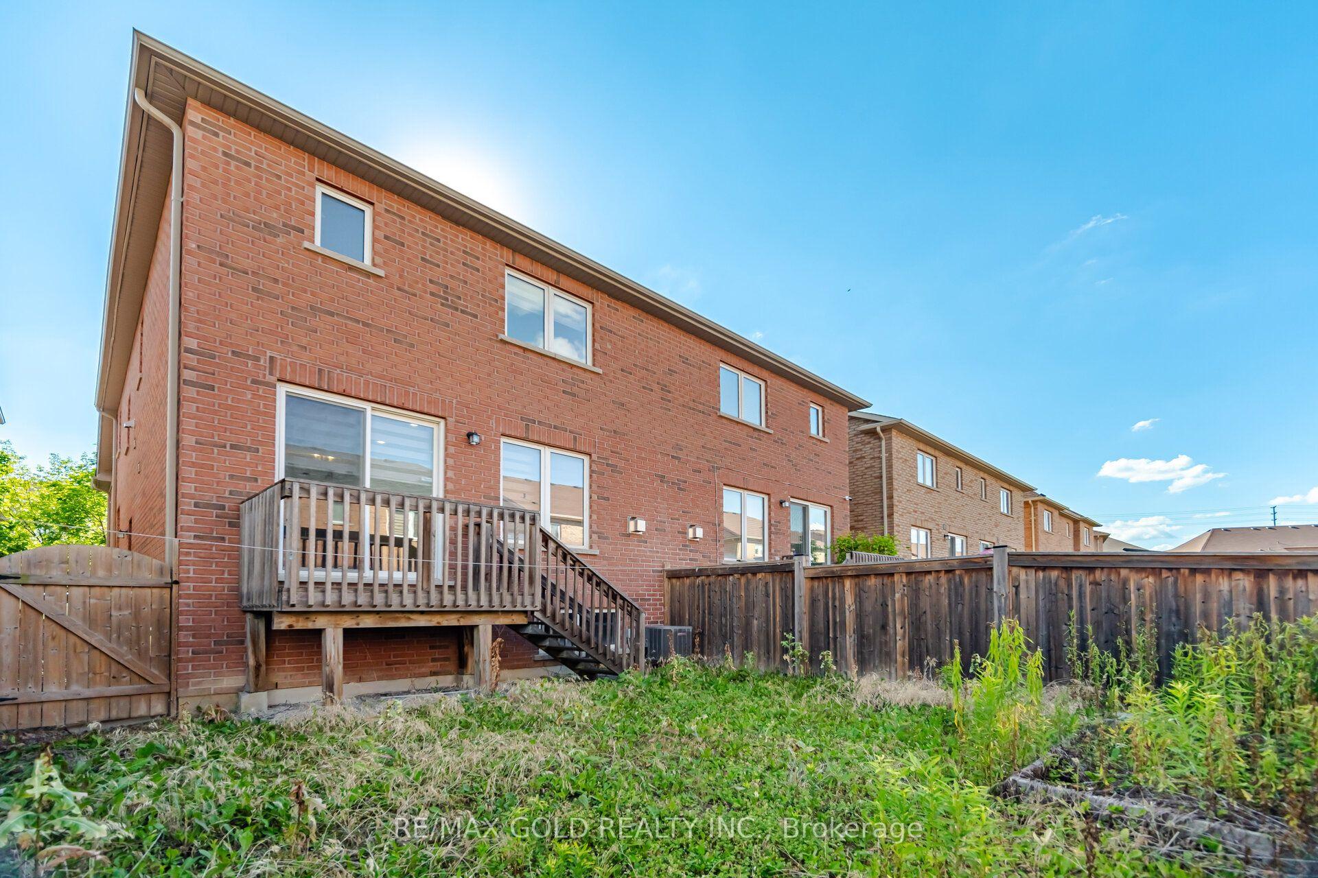 Photo 43 of 55 Loftsmoor Drive, Brampton, Sandringham-Wellington — HOMEH