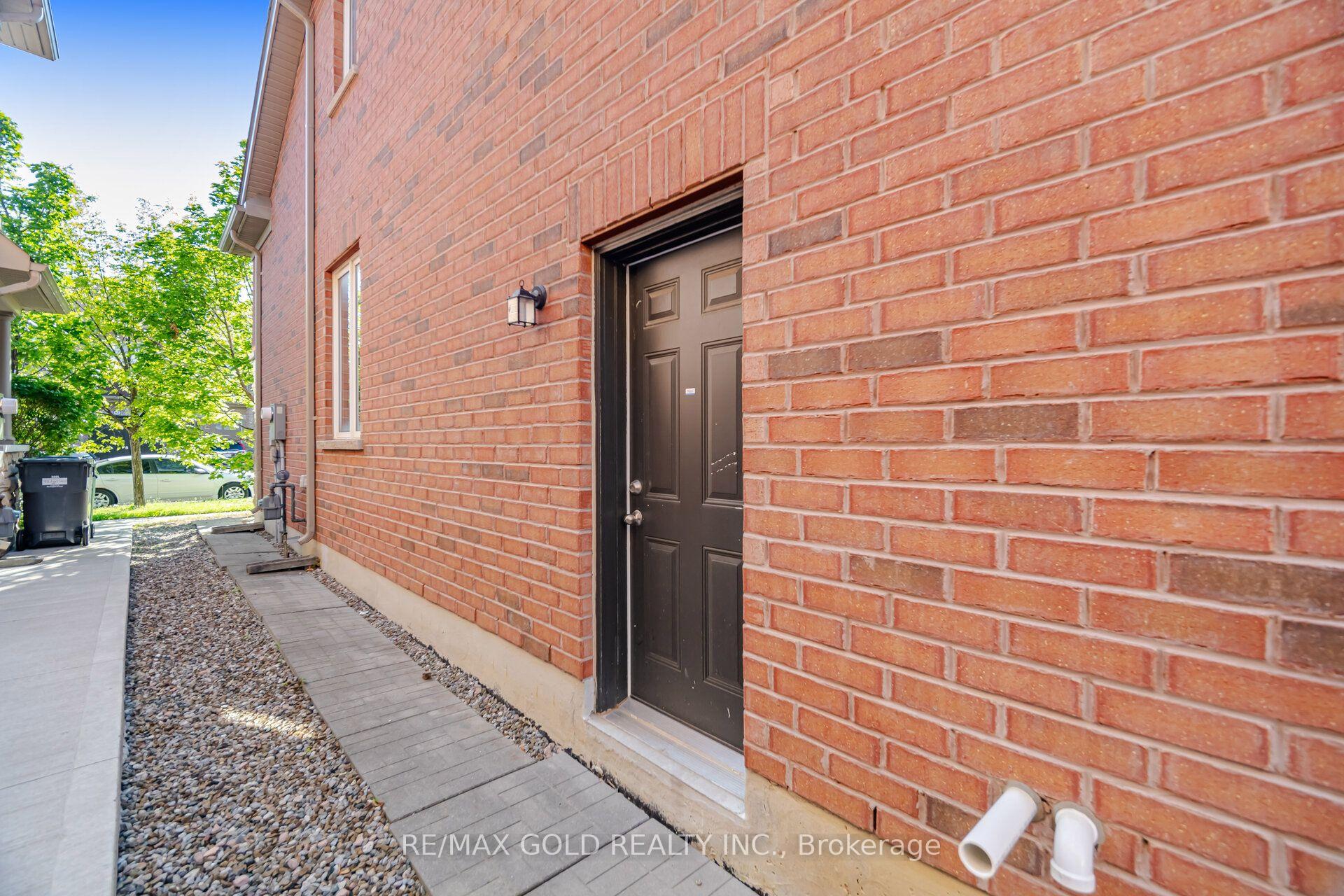 Photo 45 of 55 Loftsmoor Drive, Brampton, Sandringham-Wellington — HOMEH