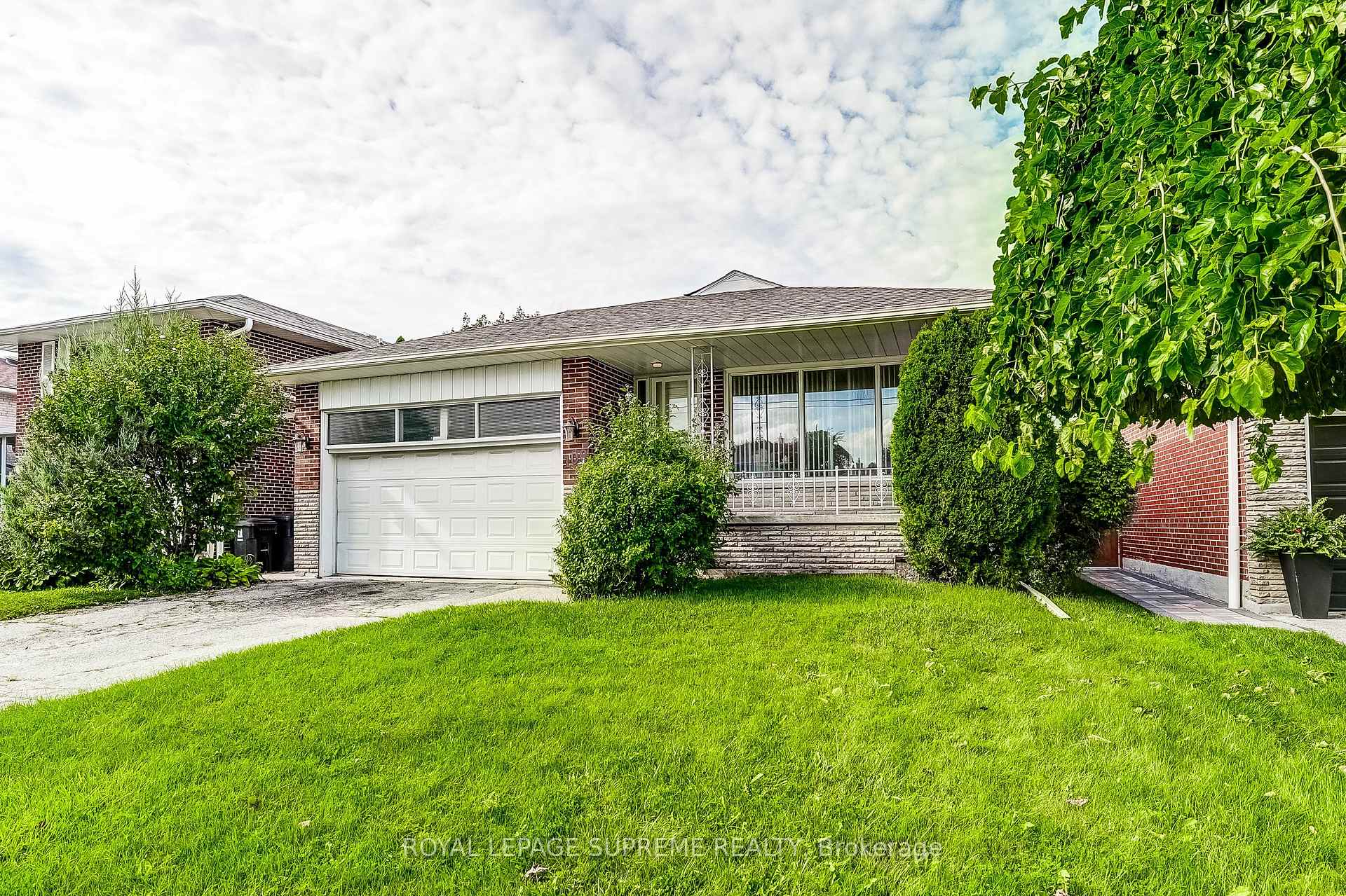 Photo 3 of 100 Summitcrest Drive, Etobicoke, Willowridge-Martingrove-Richview — HOMEH
