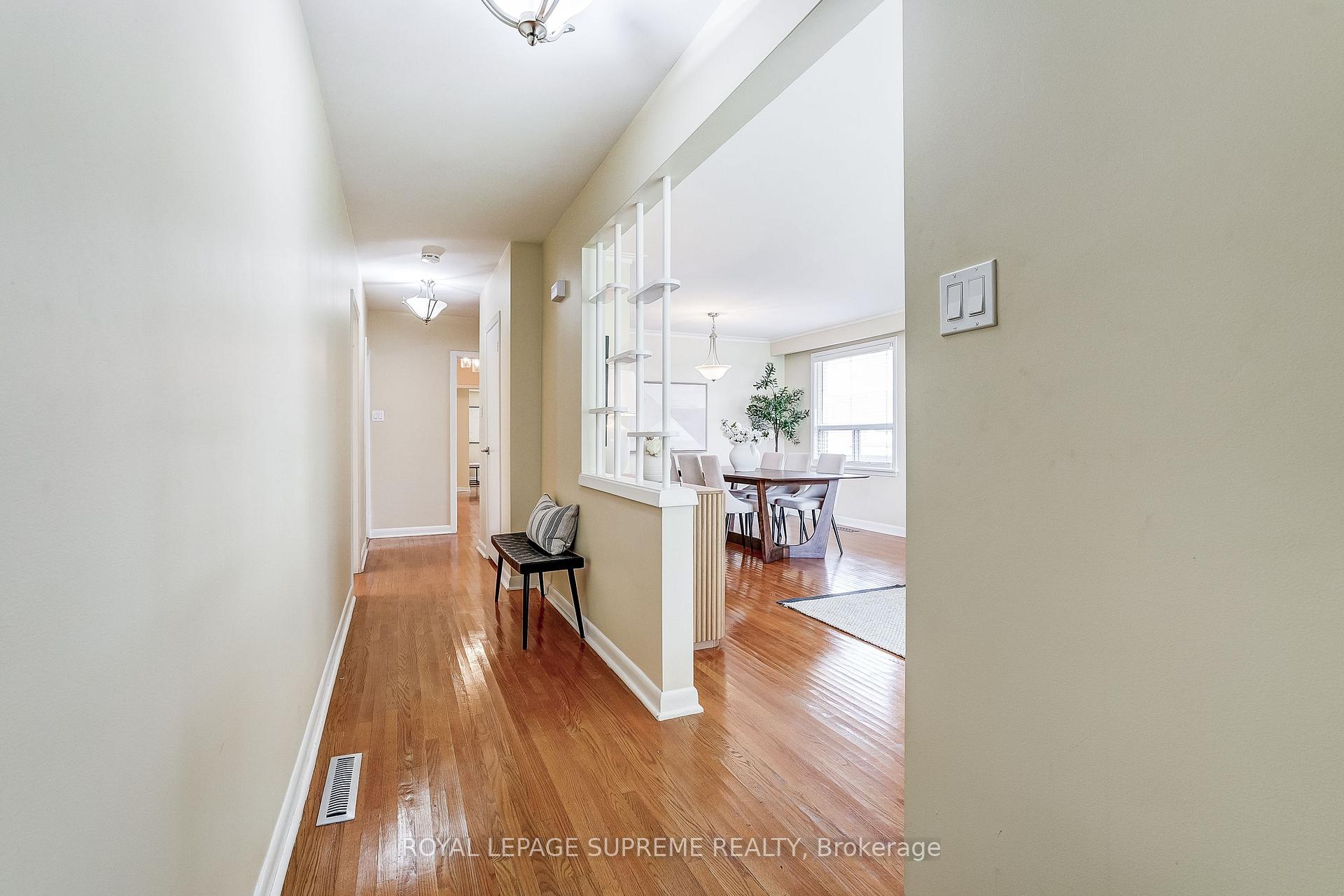 Photo 7 of 100 Summitcrest Drive, Etobicoke, Willowridge-Martingrove-Richview — HOMEH