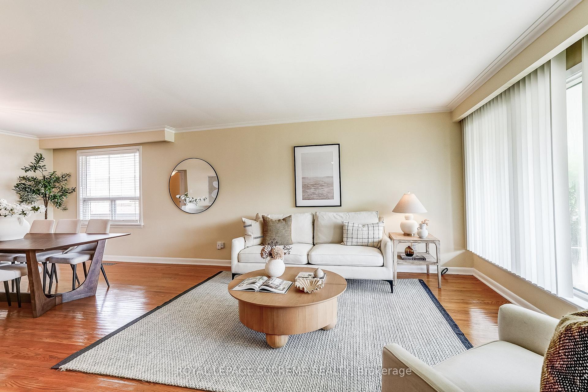Photo 8 of 100 Summitcrest Drive, Etobicoke, Willowridge-Martingrove-Richview — HOMEH