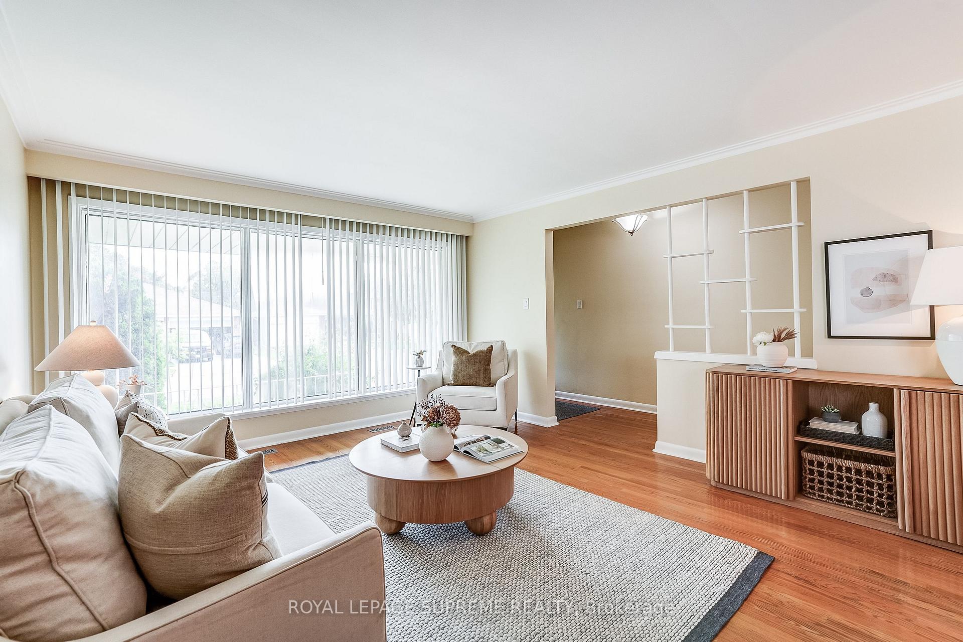 Photo 11 of 100 Summitcrest Drive, Etobicoke, Willowridge-Martingrove-Richview — HOMEH