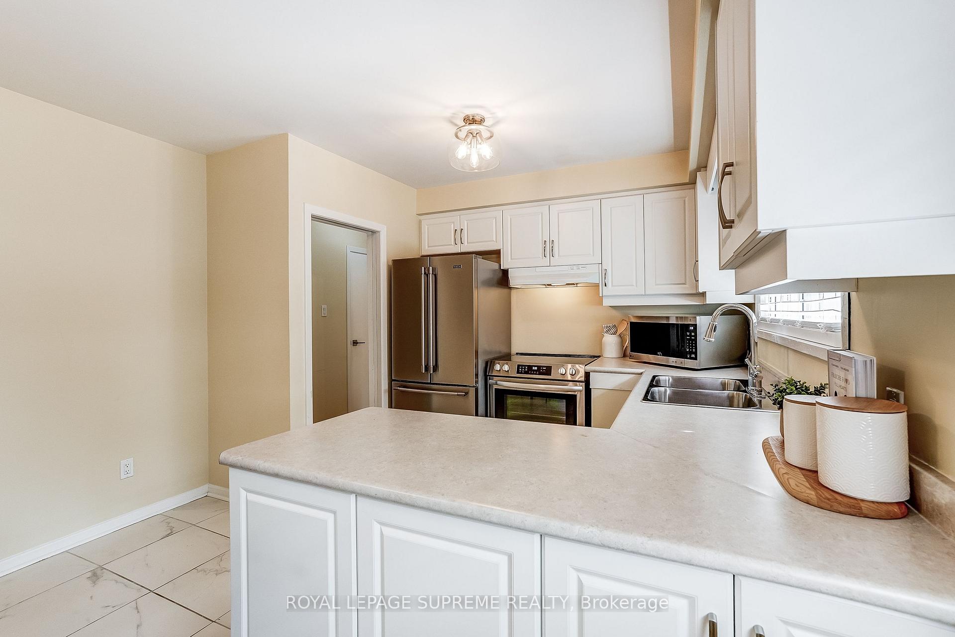 Photo 17 of 100 Summitcrest Drive, Etobicoke, Willowridge-Martingrove-Richview — HOMEH