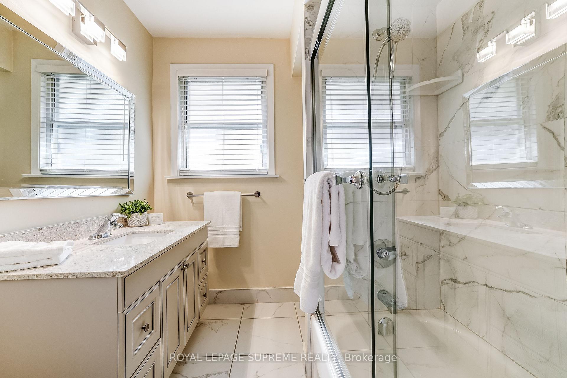 Photo 27 of 100 Summitcrest Drive, Etobicoke, Willowridge-Martingrove-Richview — HOMEH
