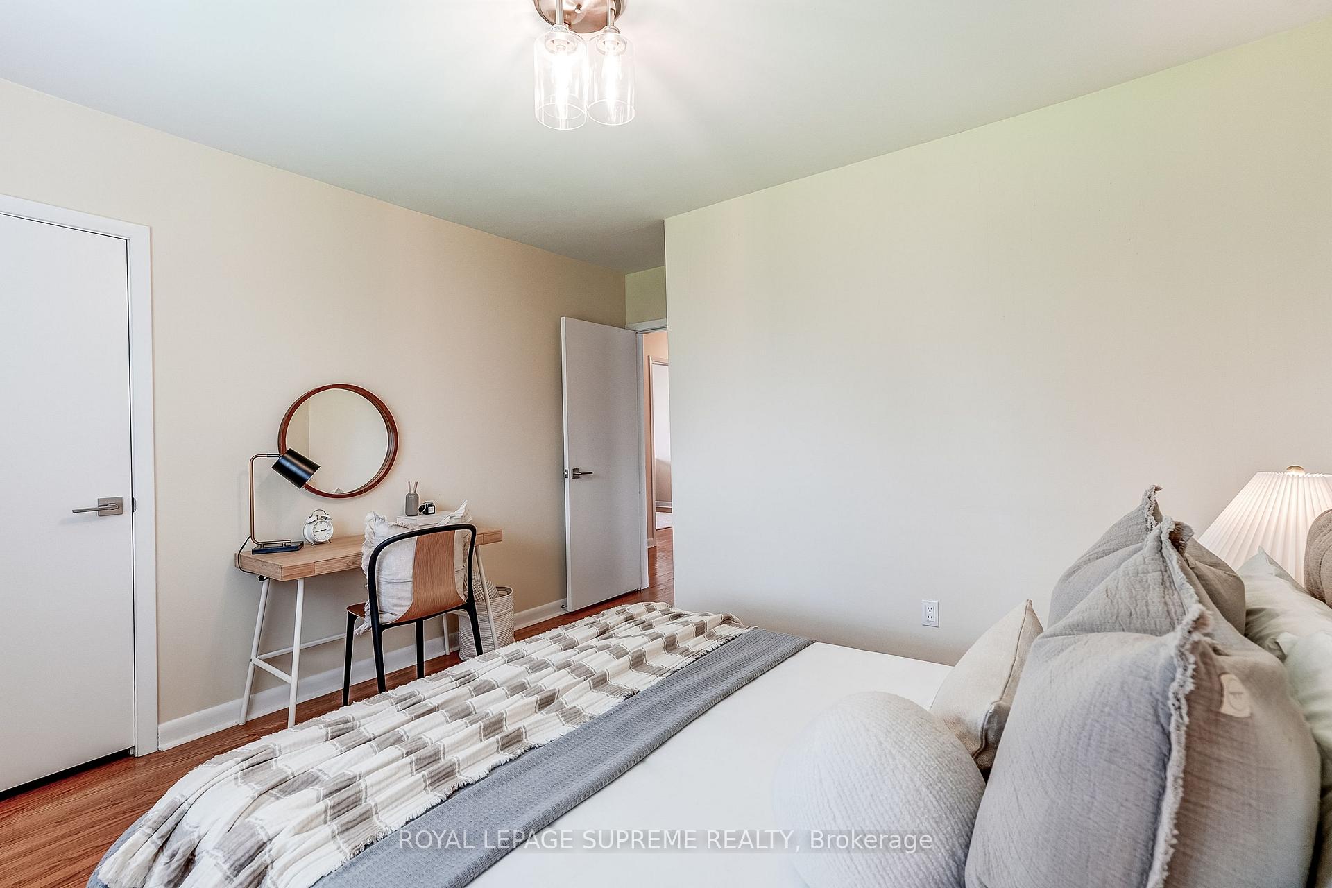 Photo 31 of 100 Summitcrest Drive, Etobicoke, Willowridge-Martingrove-Richview — HOMEH