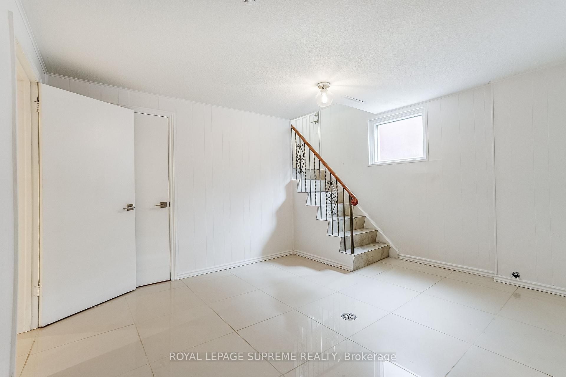 Photo 34 of 100 Summitcrest Drive, Etobicoke, Willowridge-Martingrove-Richview — HOMEH