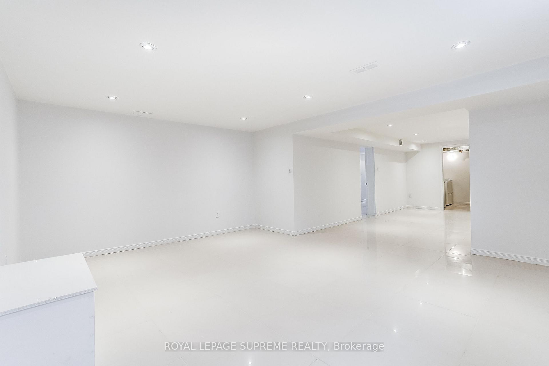 Photo 36 of 100 Summitcrest Drive, Etobicoke, Willowridge-Martingrove-Richview — HOMEH