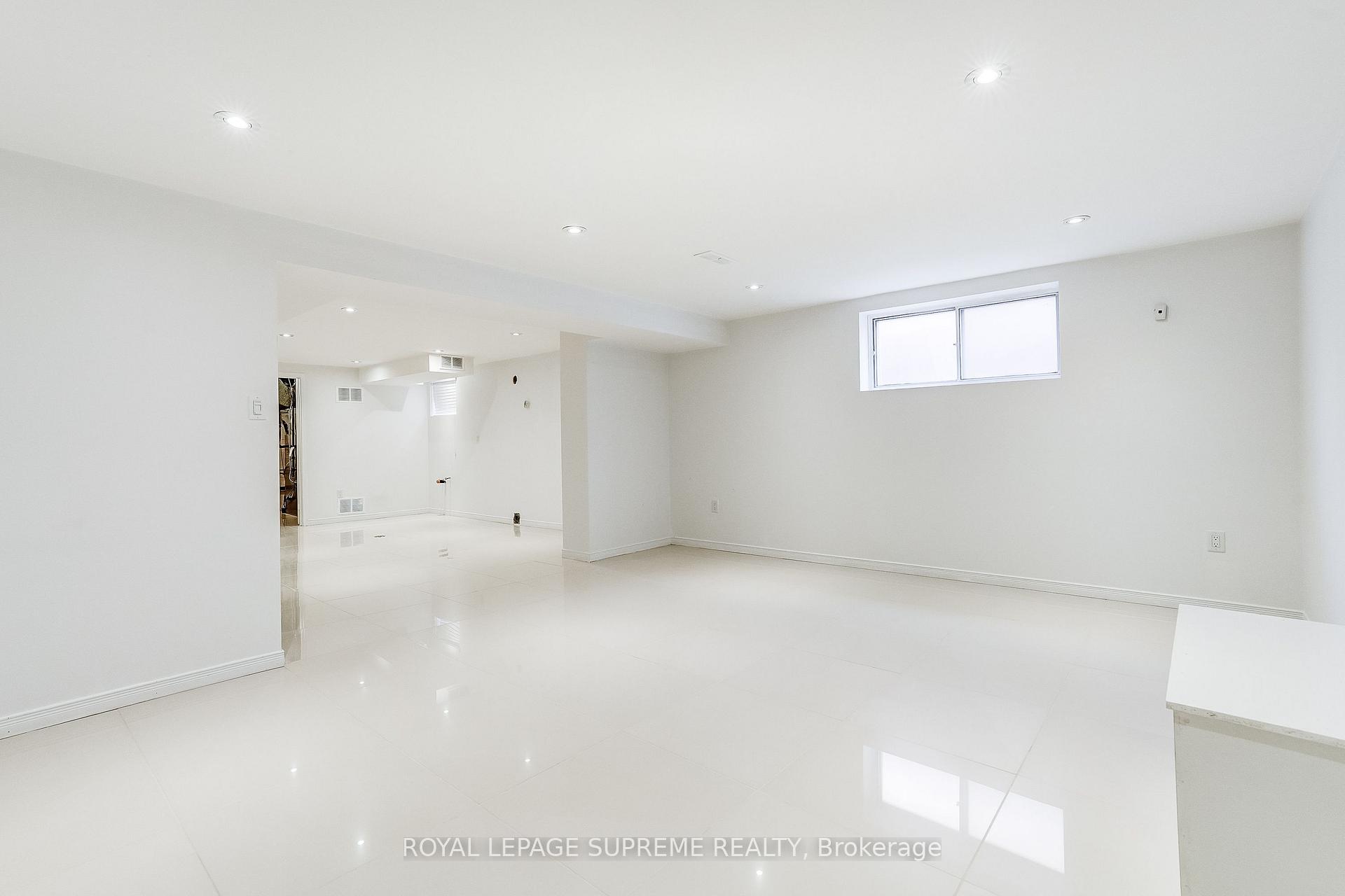 Photo 37 of 100 Summitcrest Drive, Etobicoke, Willowridge-Martingrove-Richview — HOMEH