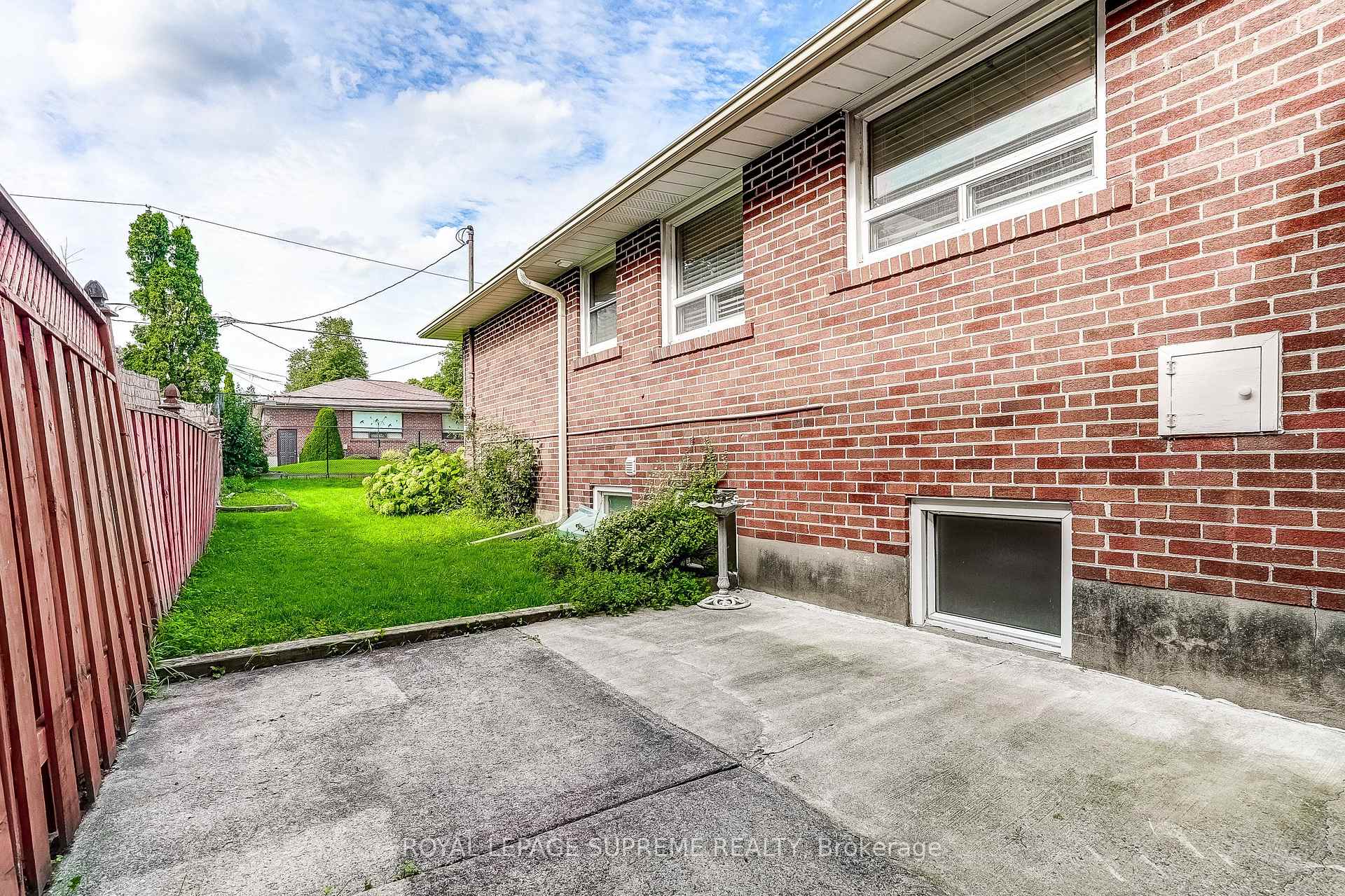 Photo 44 of 100 Summitcrest Drive, Etobicoke, Willowridge-Martingrove-Richview — HOMEH