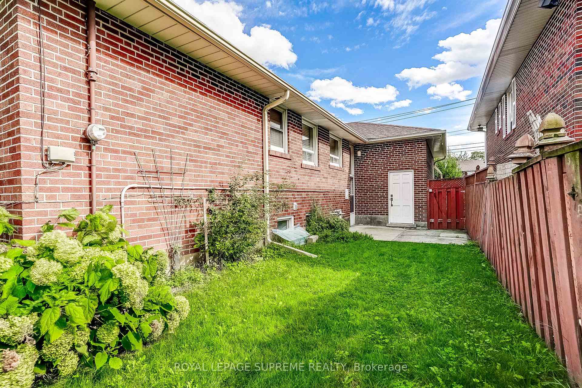 Photo 45 of 100 Summitcrest Drive, Etobicoke, Willowridge-Martingrove-Richview — HOMEH