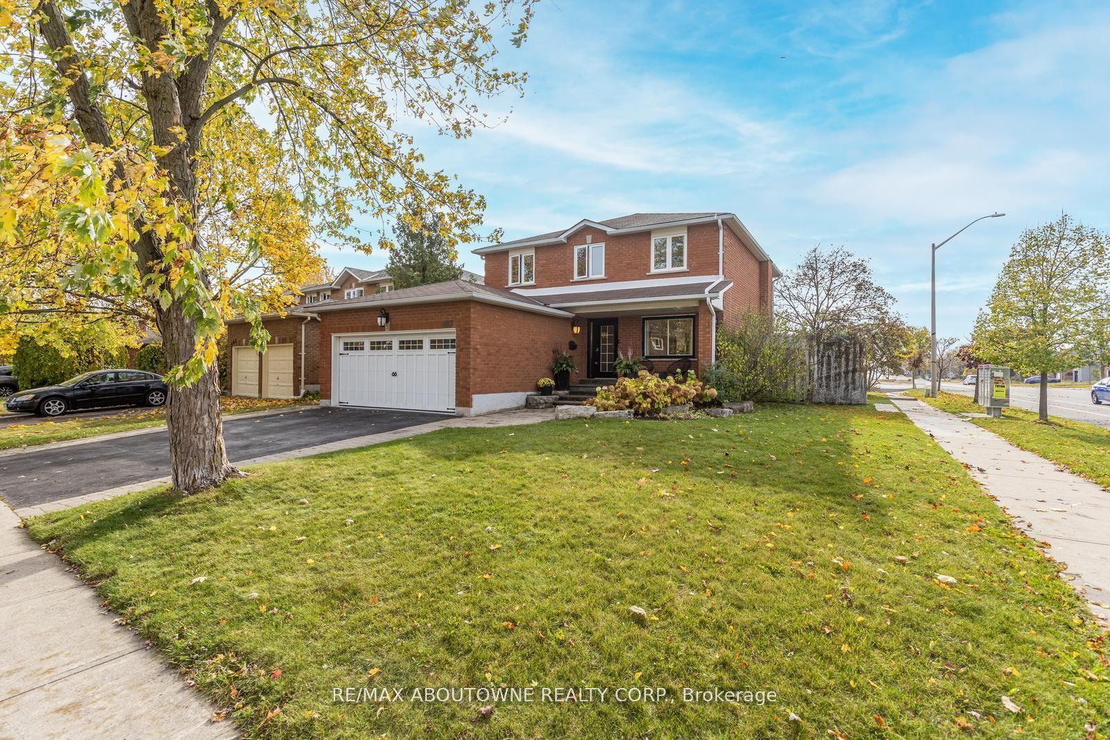 Photo 2 of 467 Hedgerow Lane, Oakville, Wedgewood Creek — HOMEH