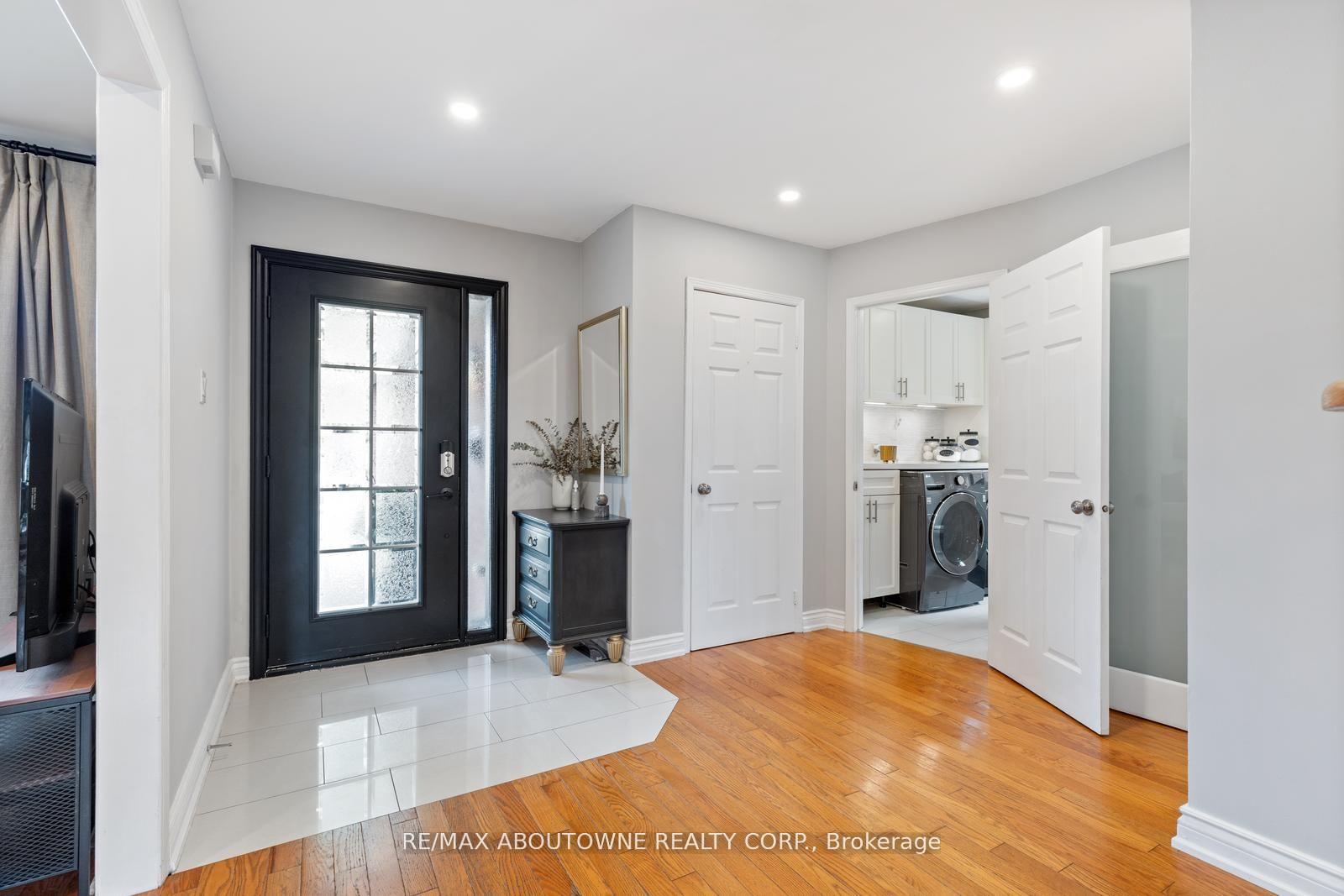 Photo 4 of 467 Hedgerow Lane, Oakville, Wedgewood Creek — HOMEH
