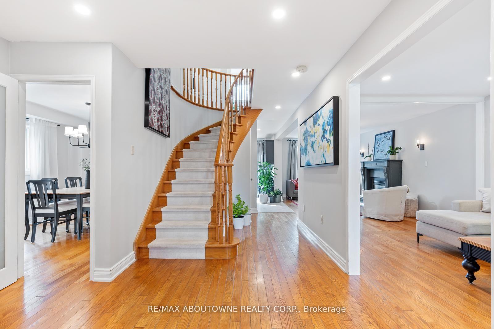 Photo 5 of 467 Hedgerow Lane, Oakville, Wedgewood Creek — HOMEH