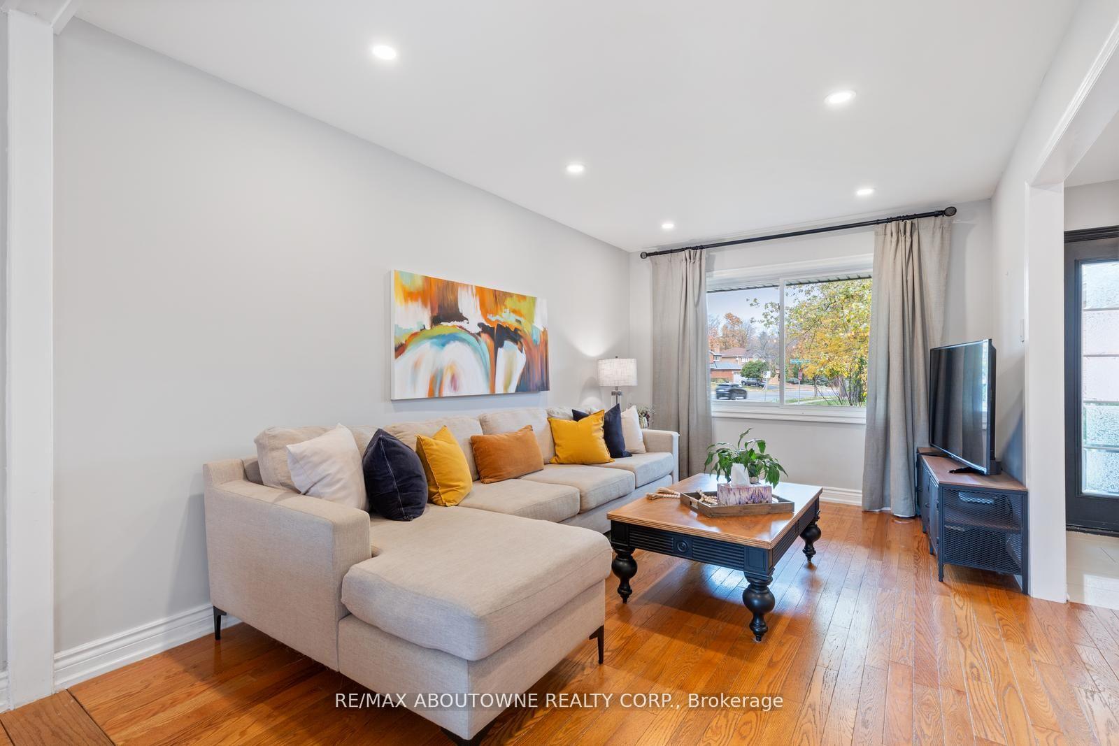 Photo 6 of 467 Hedgerow Lane, Oakville, Wedgewood Creek — HOMEH