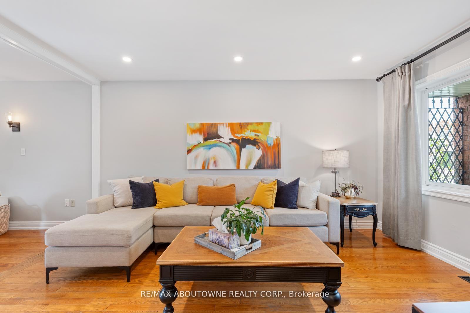 Photo 7 of 467 Hedgerow Lane, Oakville, Wedgewood Creek — HOMEH
