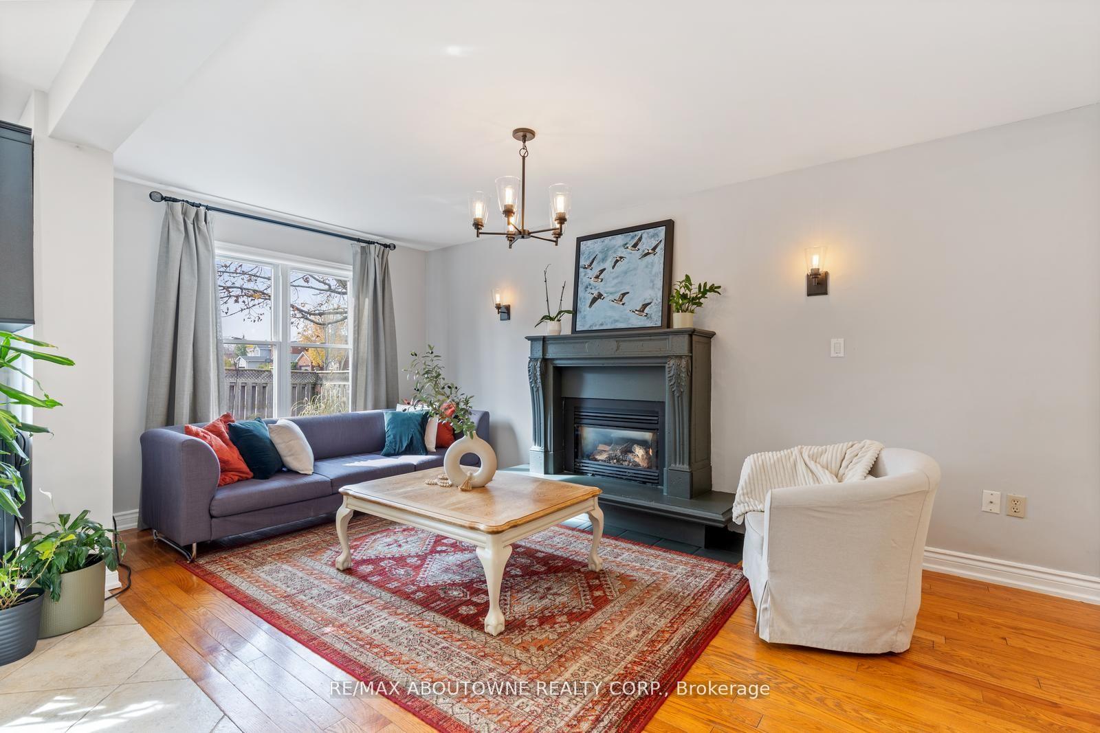 Photo 8 of 467 Hedgerow Lane, Oakville, Wedgewood Creek — HOMEH