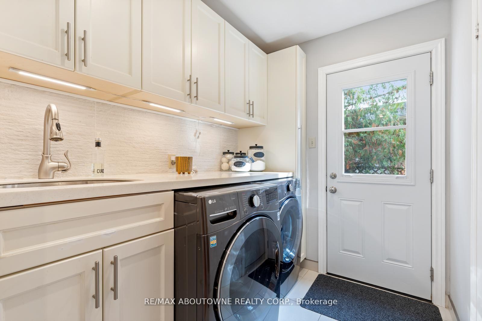 Photo 14 of 467 Hedgerow Lane, Oakville, Wedgewood Creek — HOMEH