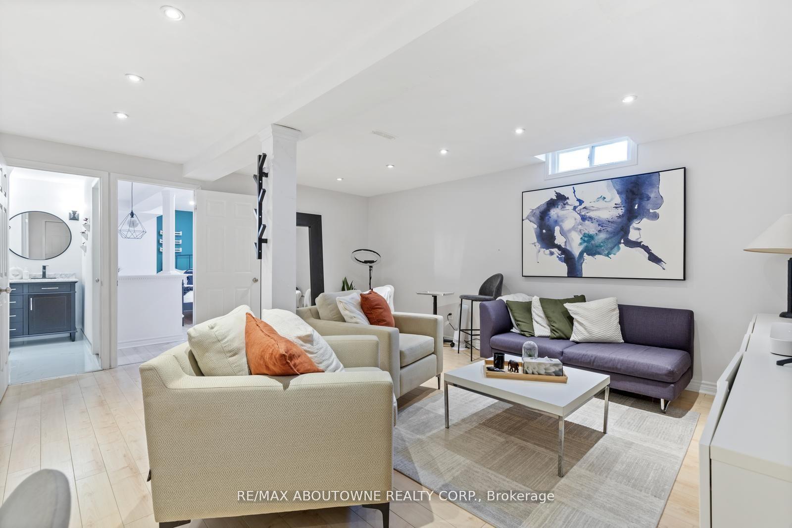 Photo 25 of 467 Hedgerow Lane, Oakville, Wedgewood Creek — HOMEH