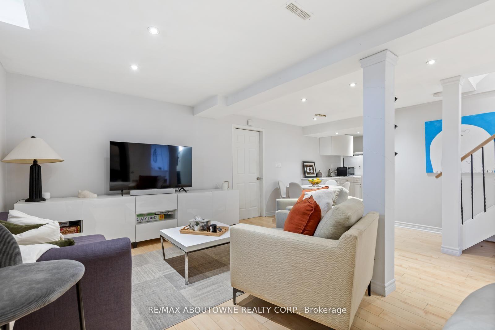 Photo 26 of 467 Hedgerow Lane, Oakville, Wedgewood Creek — HOMEH