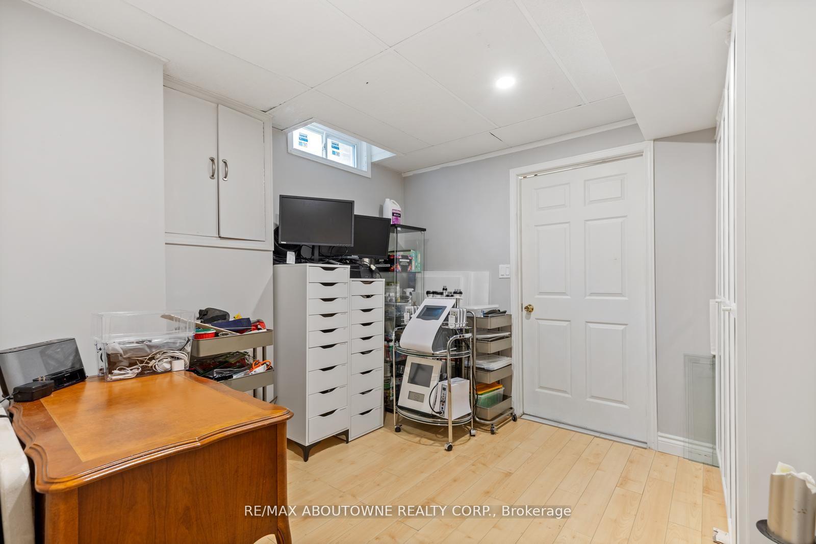 Photo 32 of 467 Hedgerow Lane, Oakville, Wedgewood Creek — HOMEH