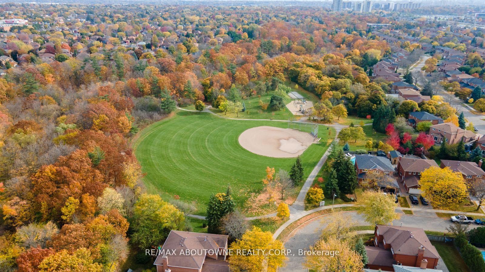 Photo 40 of 467 Hedgerow Lane, Oakville, Wedgewood Creek — HOMEH
