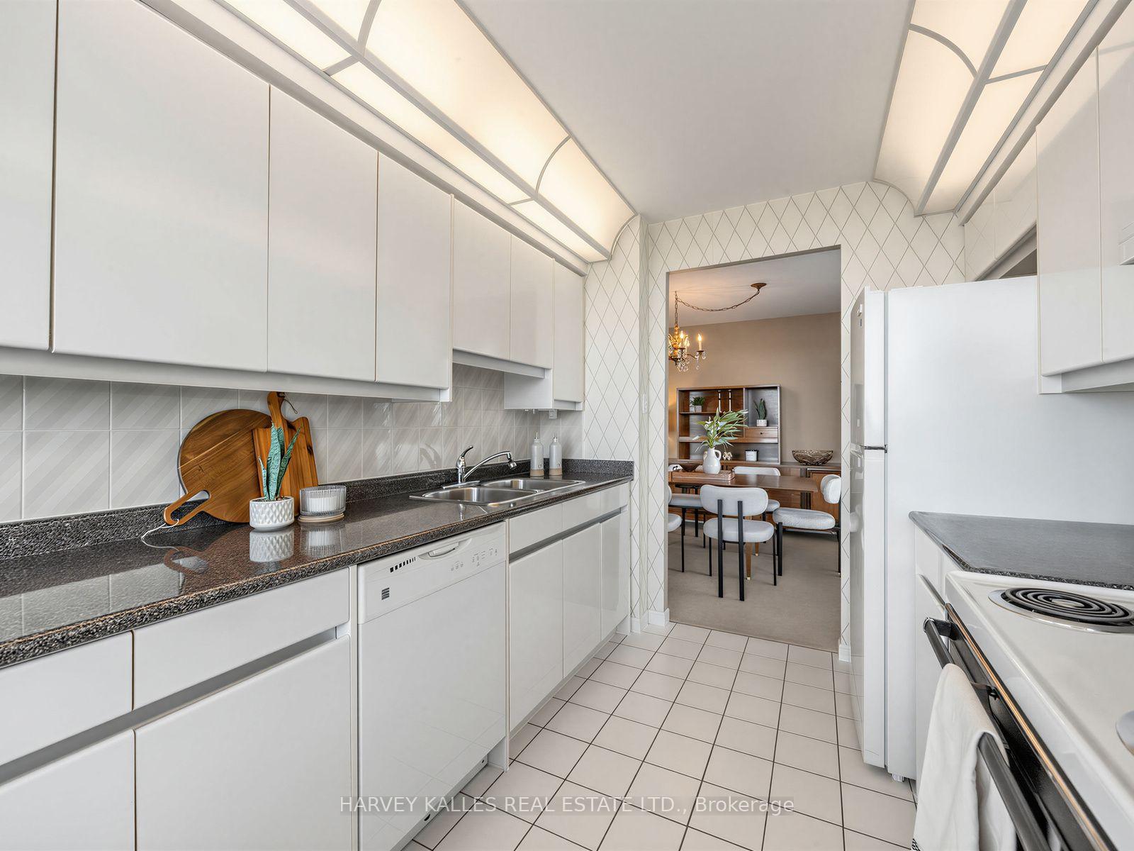Photo 18 of Unit 707, 120 Promenade Circle, Vaughan, Brownridge — HOMEH