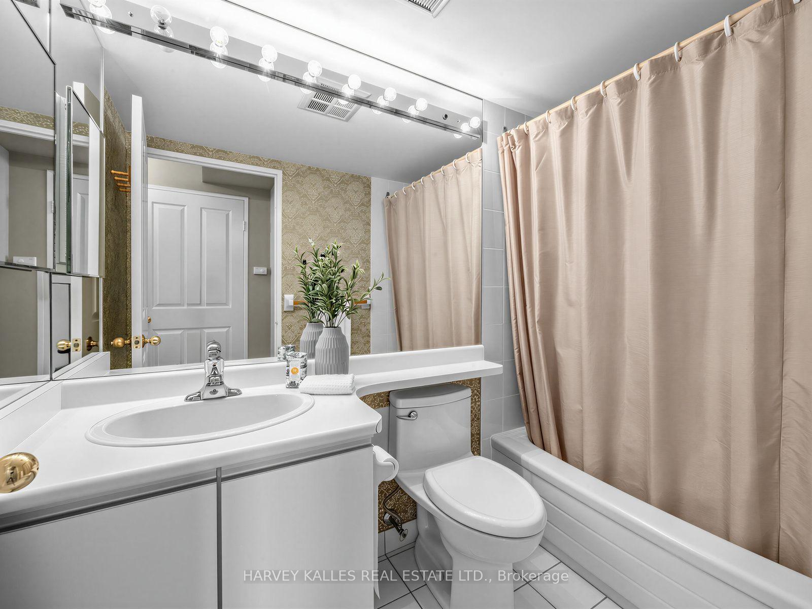 Photo 27 of Unit 707, 120 Promenade Circle, Vaughan, Brownridge — HOMEH