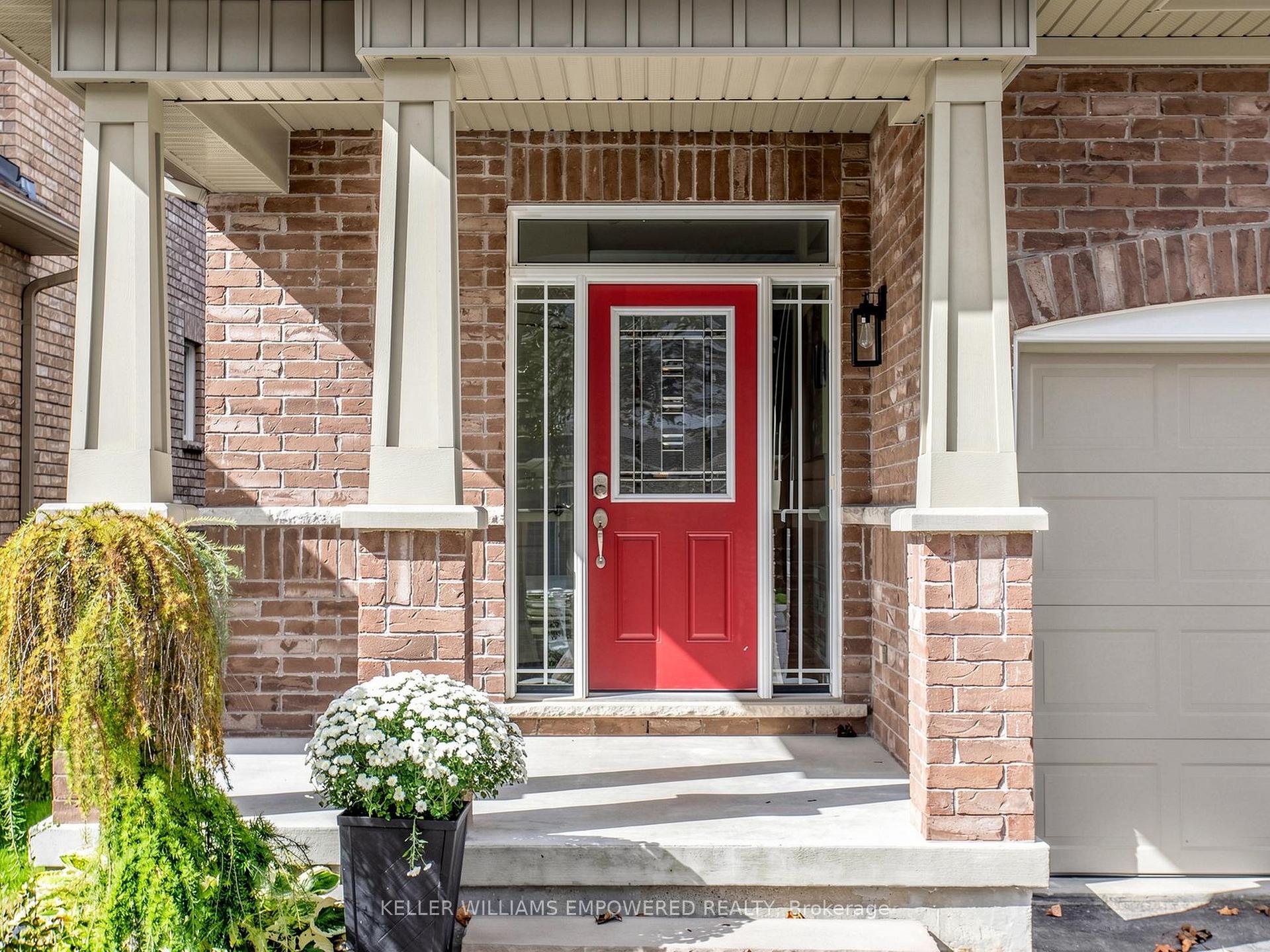 Photo 2 of 18 Don Rose Boulevard, East Gwillimbury, Mt Albert — HOMEH