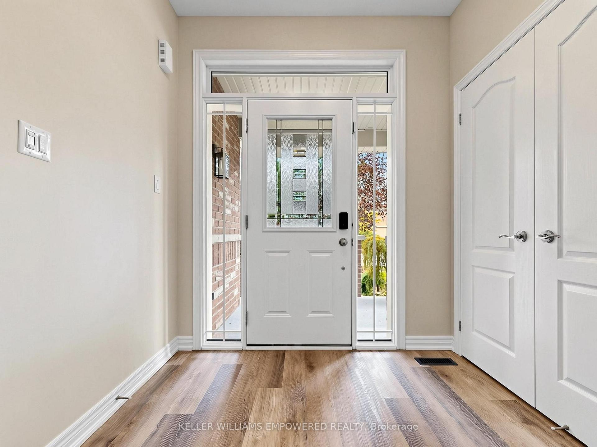 Photo 3 of 18 Don Rose Boulevard, East Gwillimbury, Mt Albert — HOMEH
