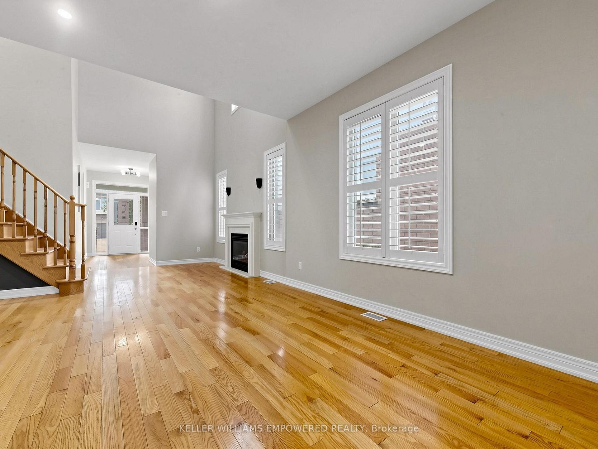 Photo 7 of 18 Don Rose Boulevard, East Gwillimbury, Mt Albert — HOMEH