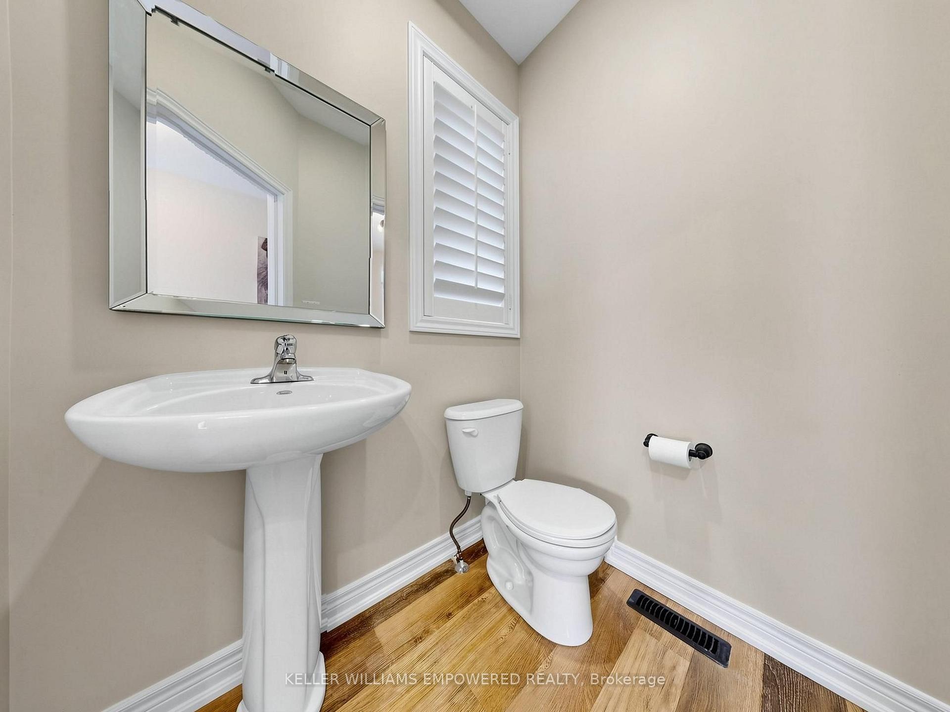 Photo 12 of 18 Don Rose Boulevard, East Gwillimbury, Mt Albert — HOMEH
