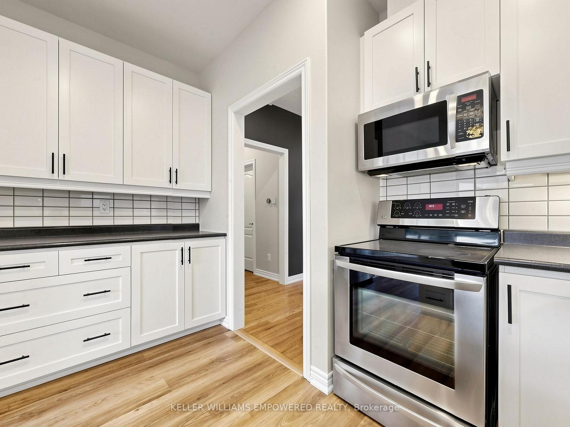 Photo 14 of 18 Don Rose Boulevard, East Gwillimbury, Mt Albert — HOMEH