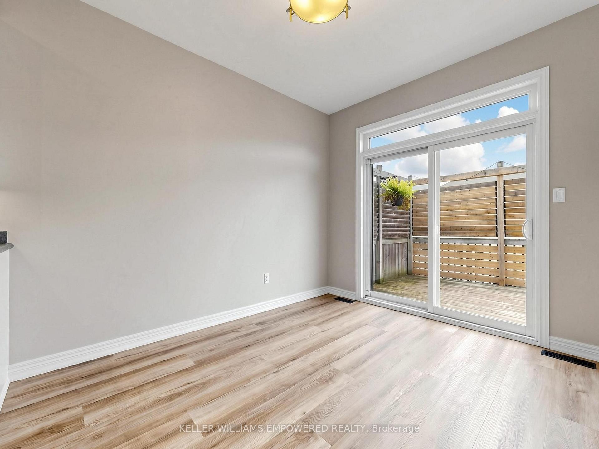 Photo 17 of 18 Don Rose Boulevard, East Gwillimbury, Mt Albert — HOMEH