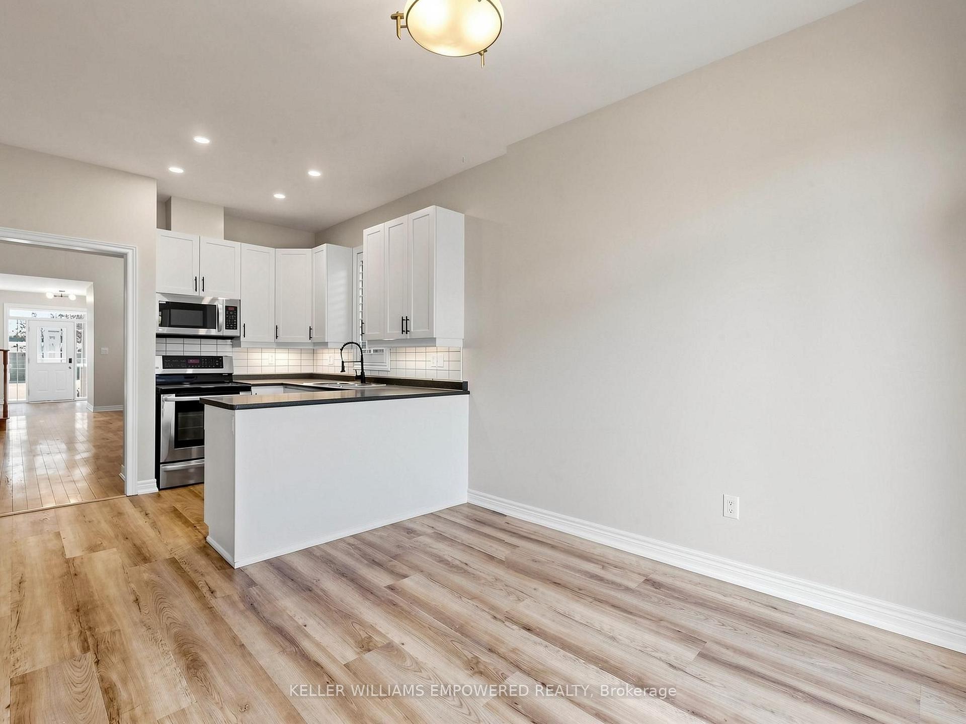 Photo 20 of 18 Don Rose Boulevard, East Gwillimbury, Mt Albert — HOMEH