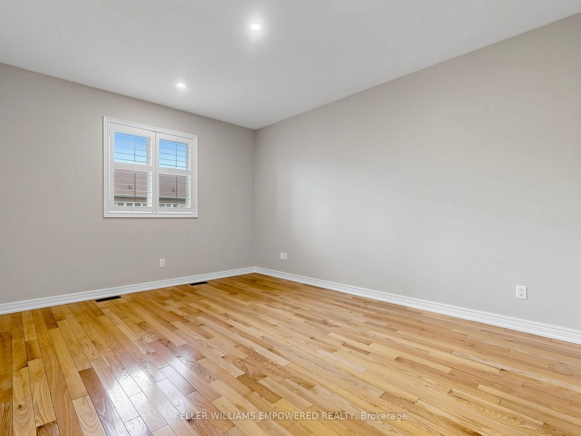 Photo 22 of 18 Don Rose Boulevard, East Gwillimbury, Mt Albert — HOMEH