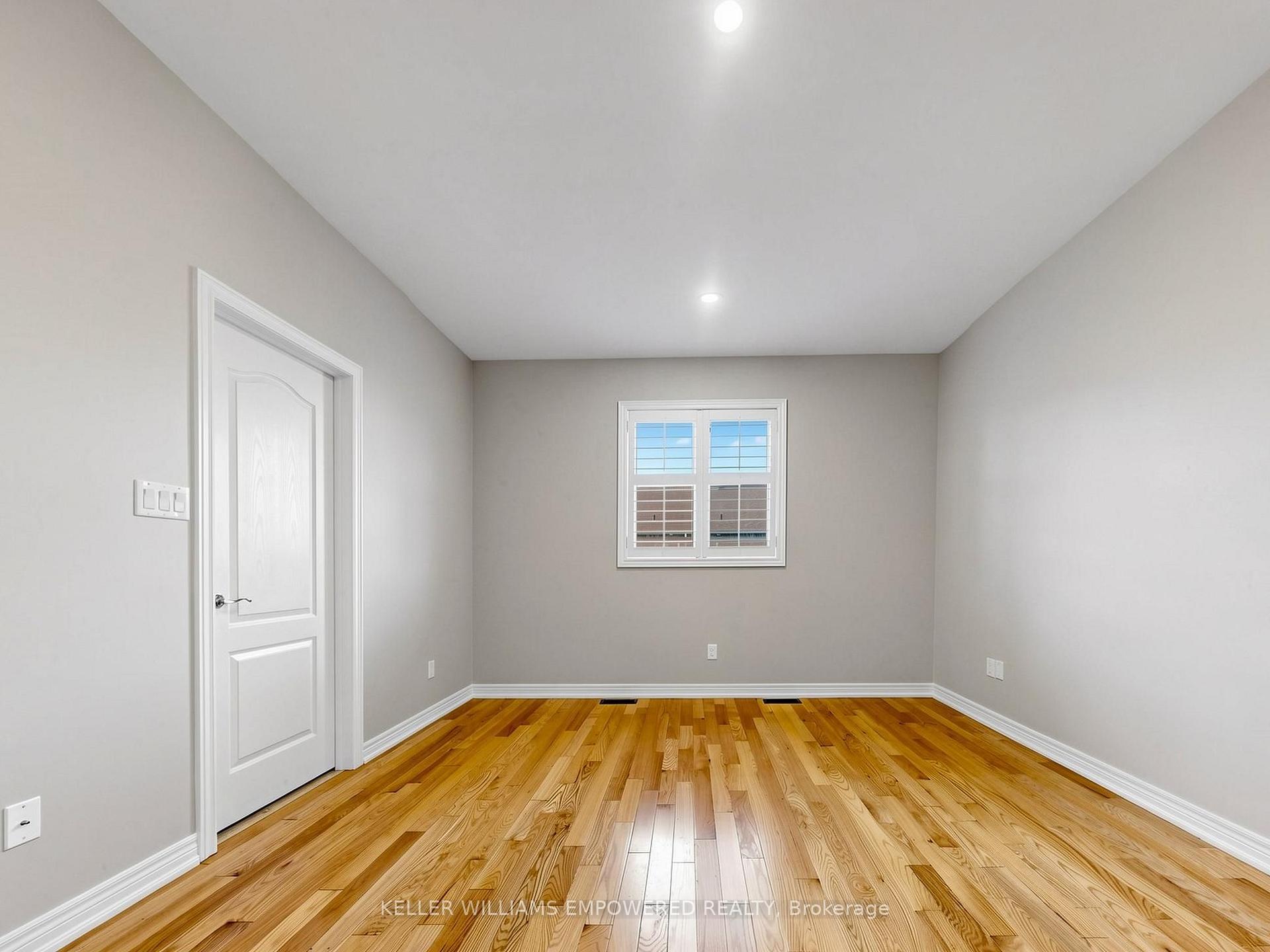 Photo 23 of 18 Don Rose Boulevard, East Gwillimbury, Mt Albert — HOMEH