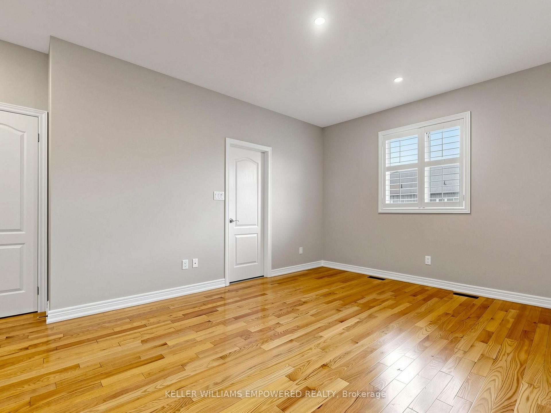 Photo 24 of 18 Don Rose Boulevard, East Gwillimbury, Mt Albert — HOMEH