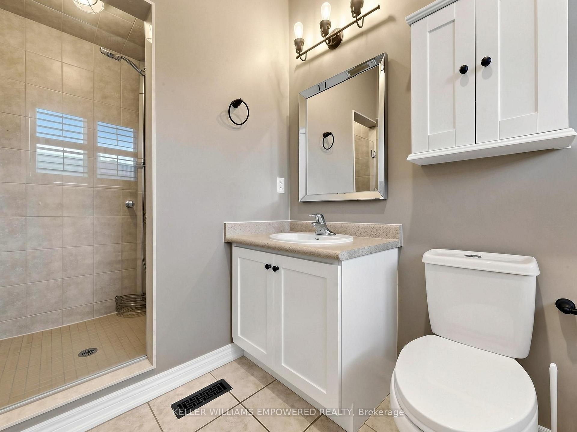 Photo 26 of 18 Don Rose Boulevard, East Gwillimbury, Mt Albert — HOMEH