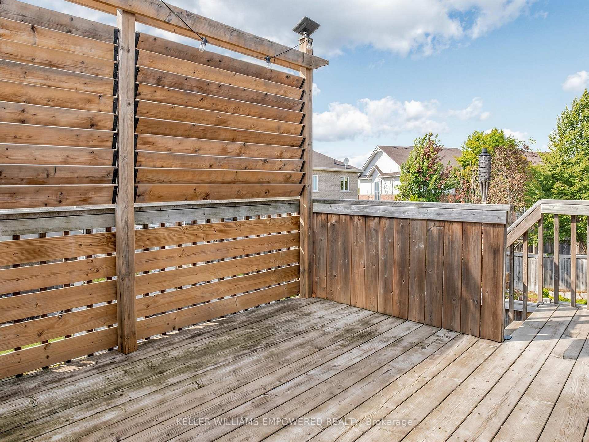 Photo 48 of 18 Don Rose Boulevard, East Gwillimbury, Mt Albert — HOMEH