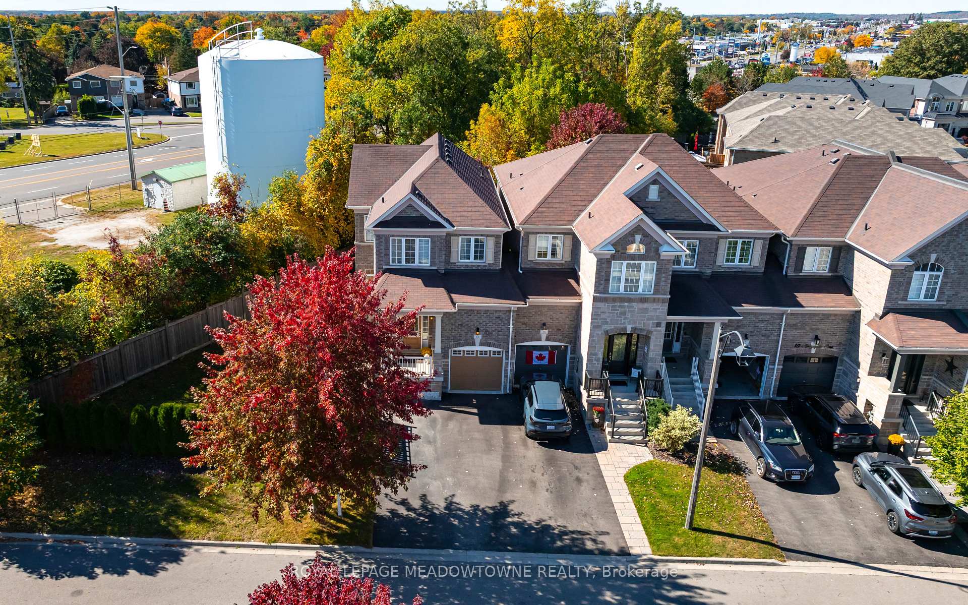 Photo 3 of 16 Ridgegate Crescent, Halton Hills, Georgetown — HOMEH