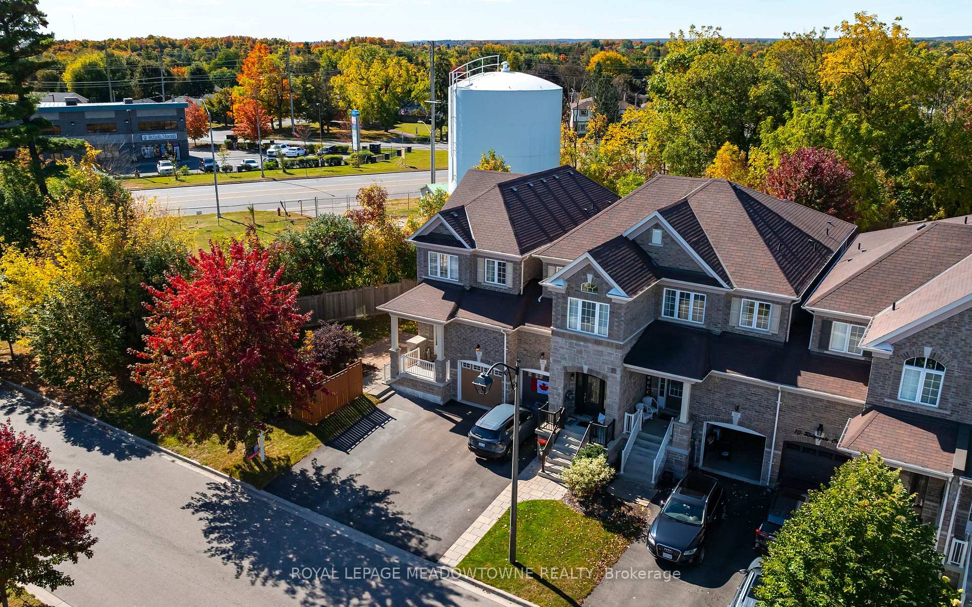 Photo 4 of 16 Ridgegate Crescent, Halton Hills, Georgetown — HOMEH