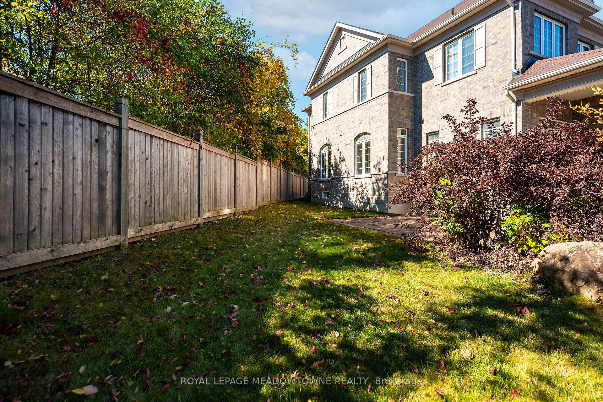 Photo 10 of 16 Ridgegate Crescent, Halton Hills, Georgetown — HOMEH