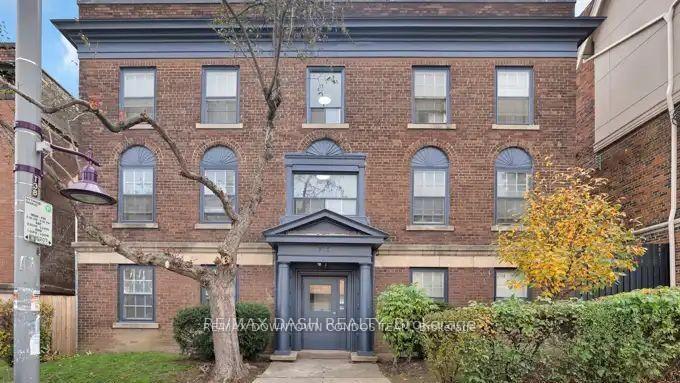 Photo of Unit 17, 917 St Clair Avenue W